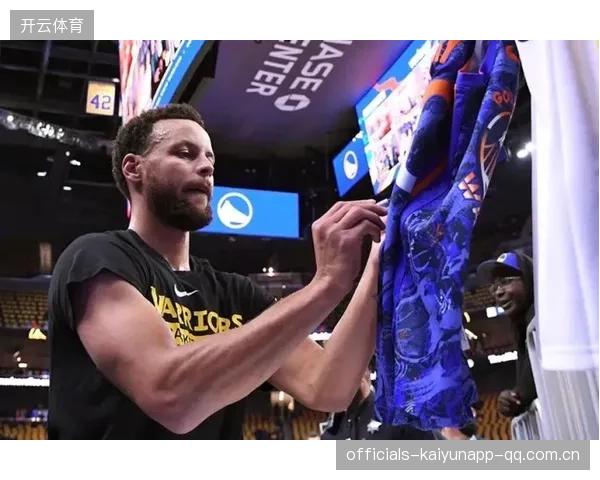 库里两届MVP：从“小球王”到球王的传奇之旅